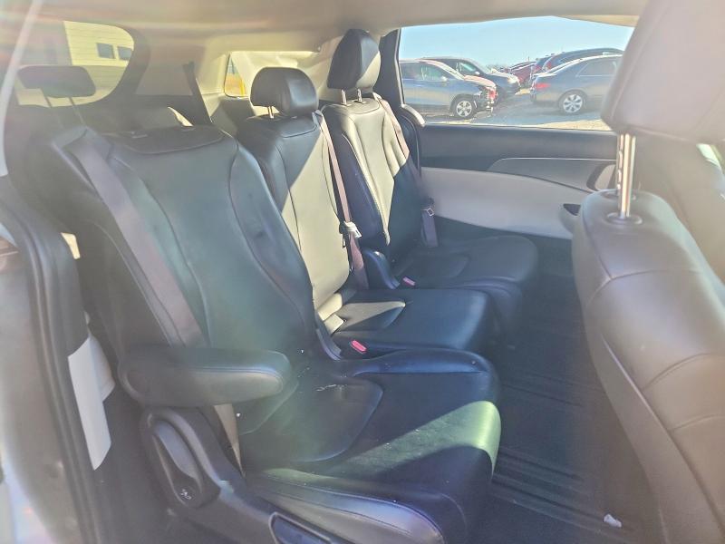 2022 KIA Carnival lx