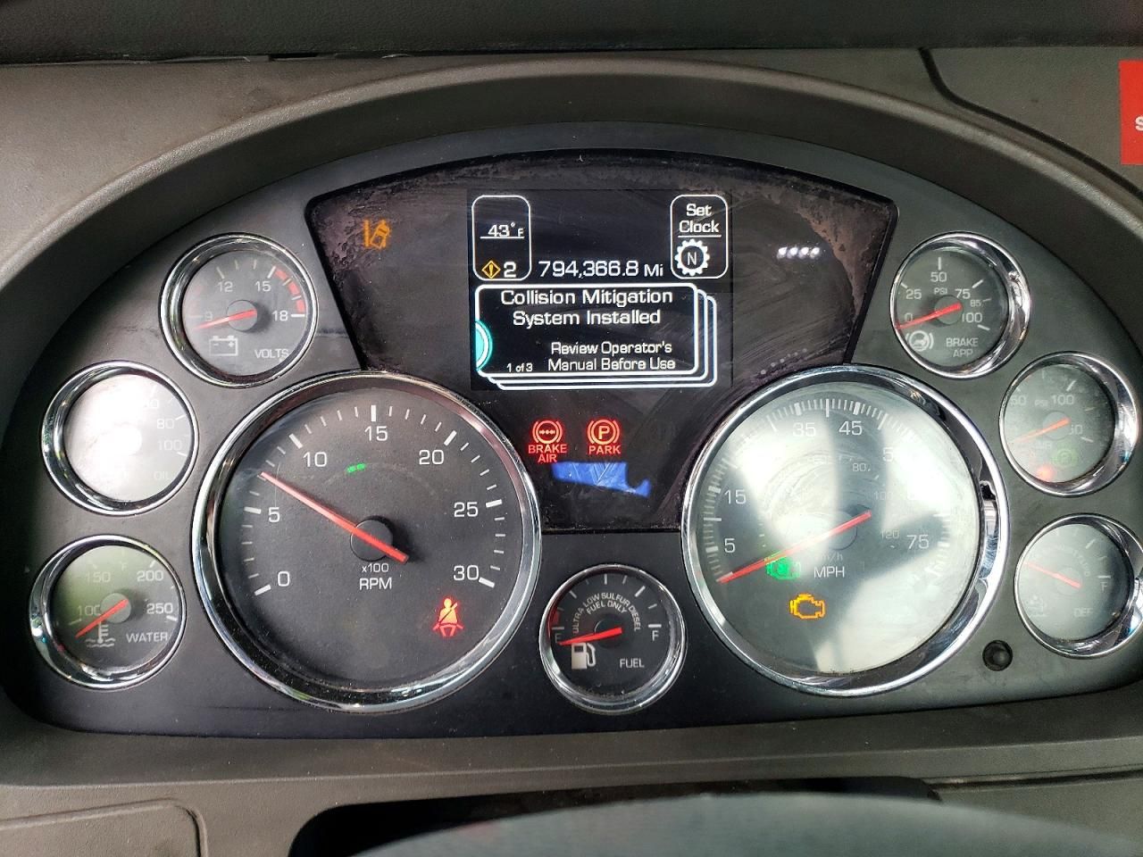 2014 Kenworth T680 Semi Truck