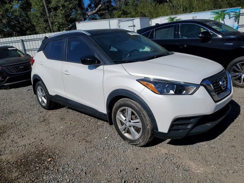 2019 Nissan Kicks s
