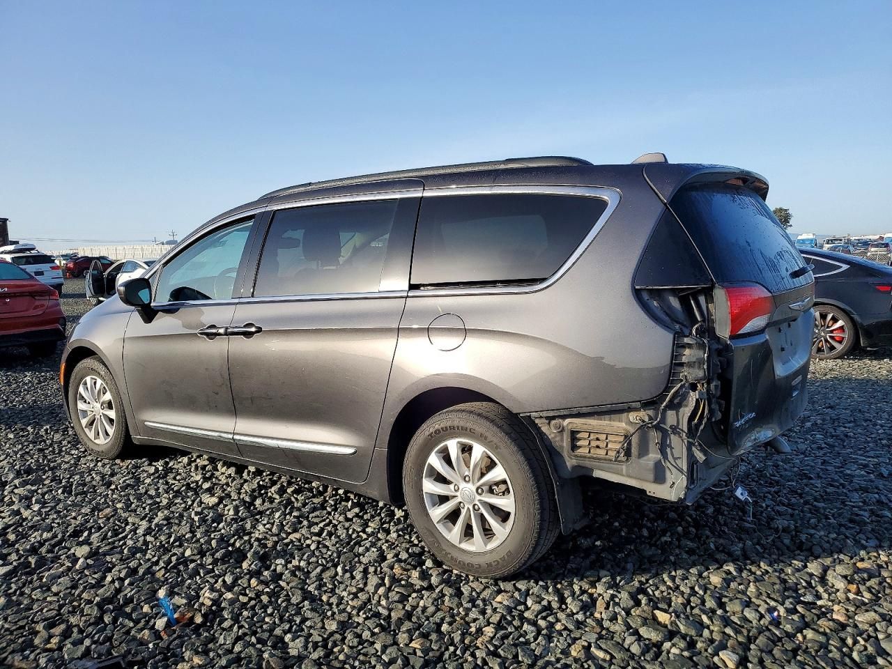 2017 Chrysler Pacifica Touring l