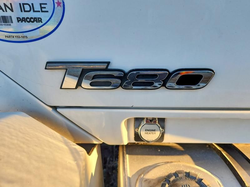 2017 Kenworth T680 Semi Truck