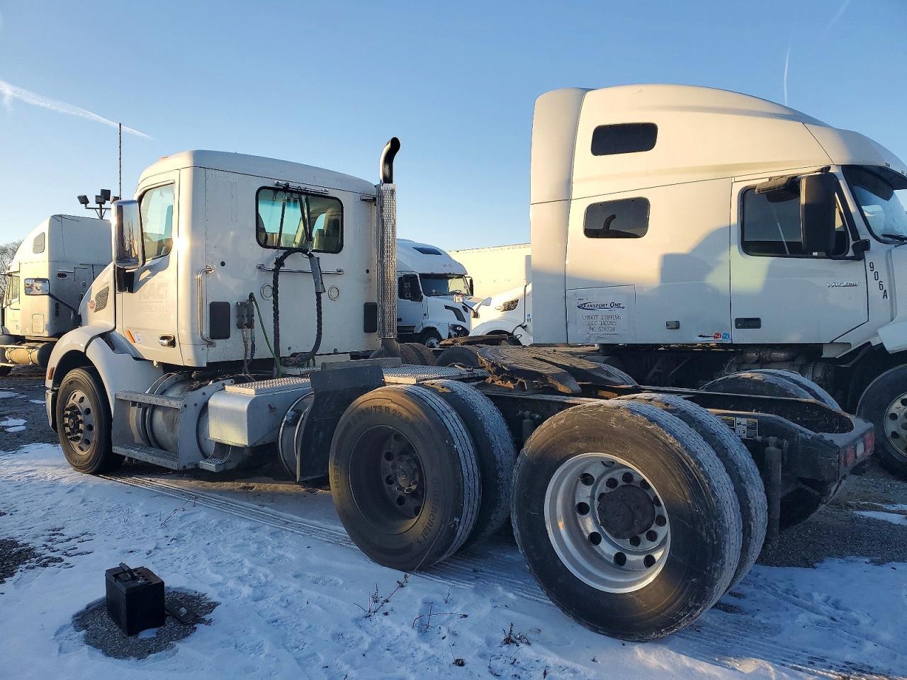 2019 Peterbilt Tractor 579-Semi Truck