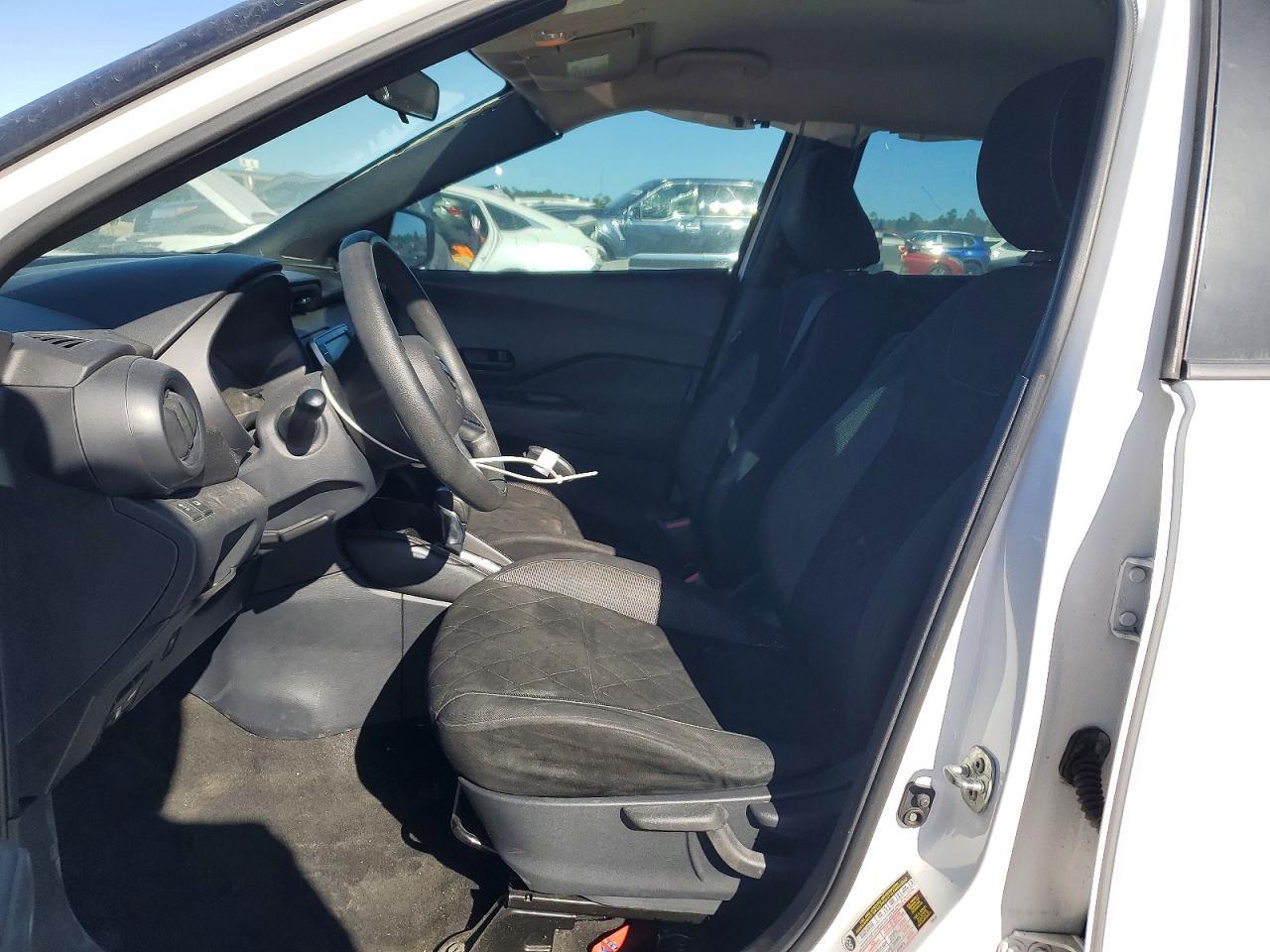 2018 Nissan Kicks s