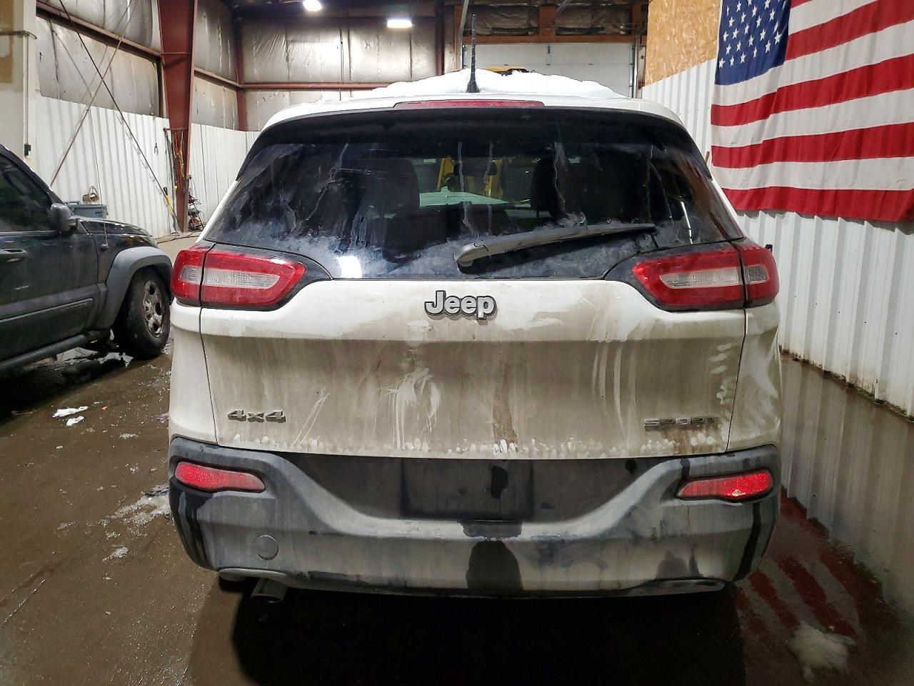 2016 Jeep Cherokee Sport