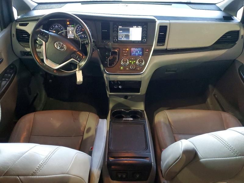 2019 Toyota Sienna xle