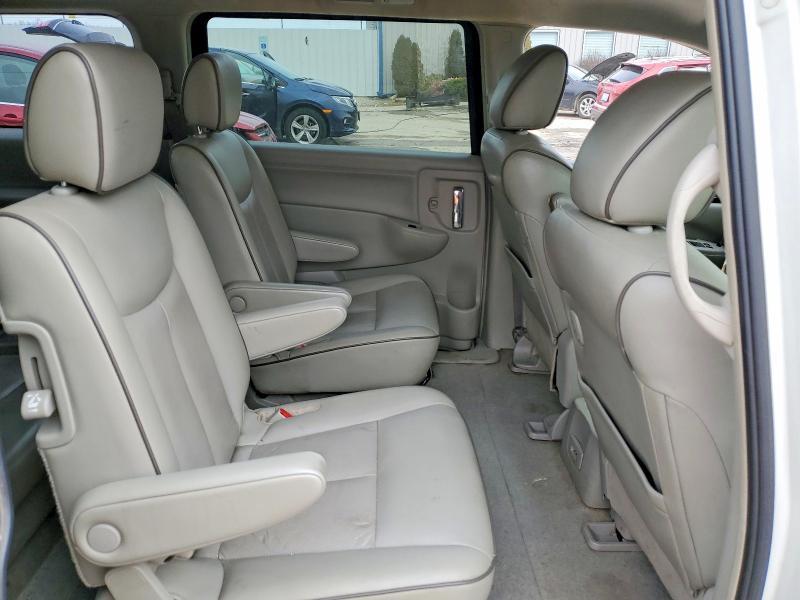 2015 Nissan Quest s