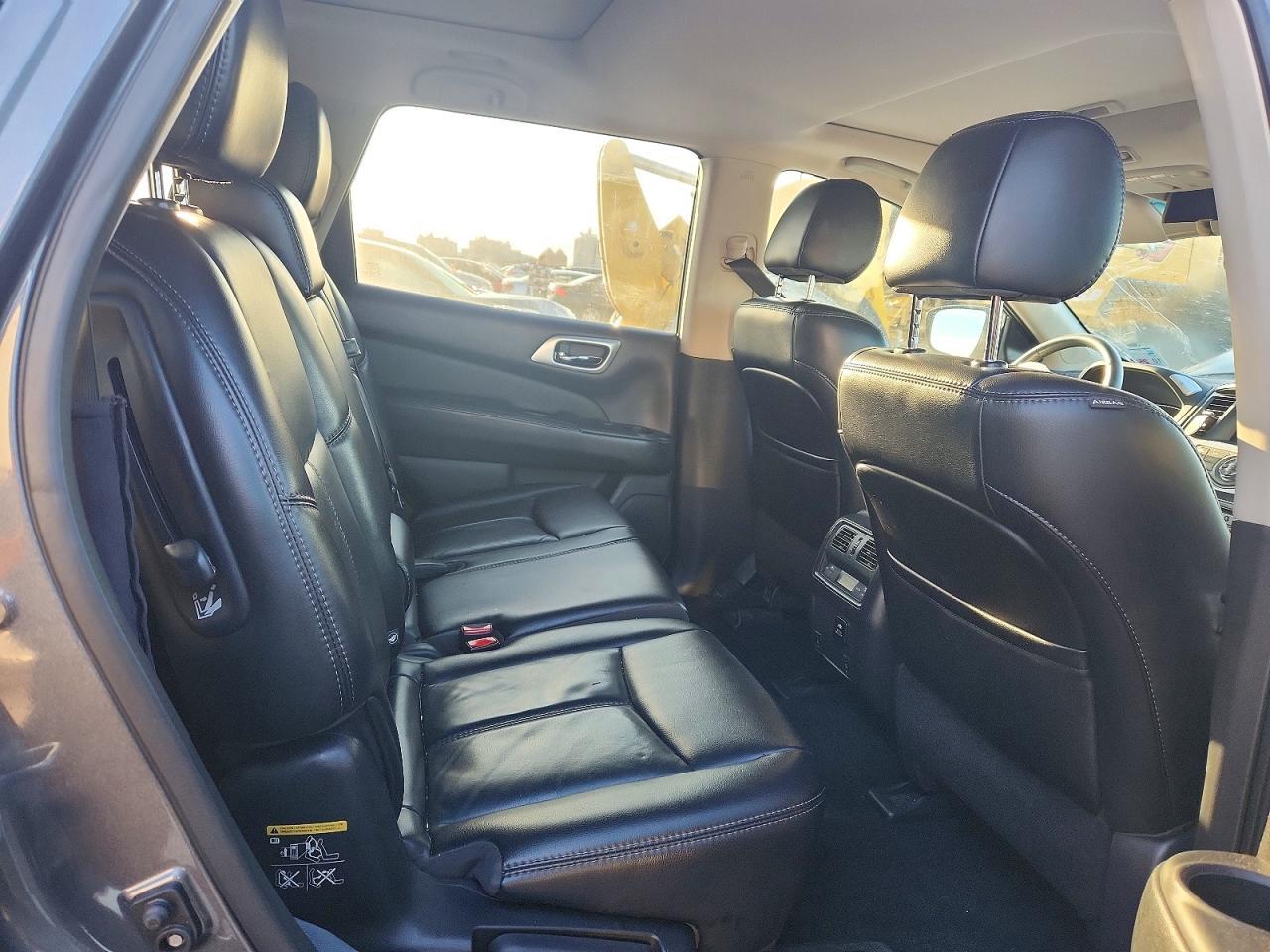 2017 Nissan Pathfinder s
