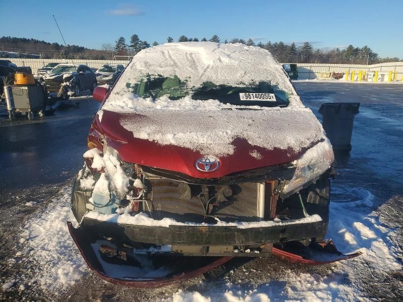 2013 Toyota Sienna le