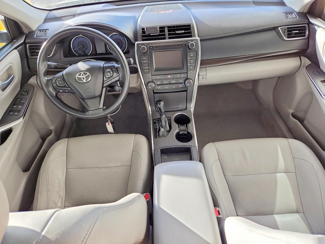 2016 Toyota Camry le