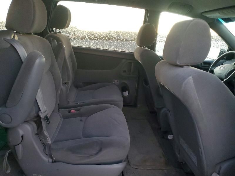 2004 Toyota Sienna ce