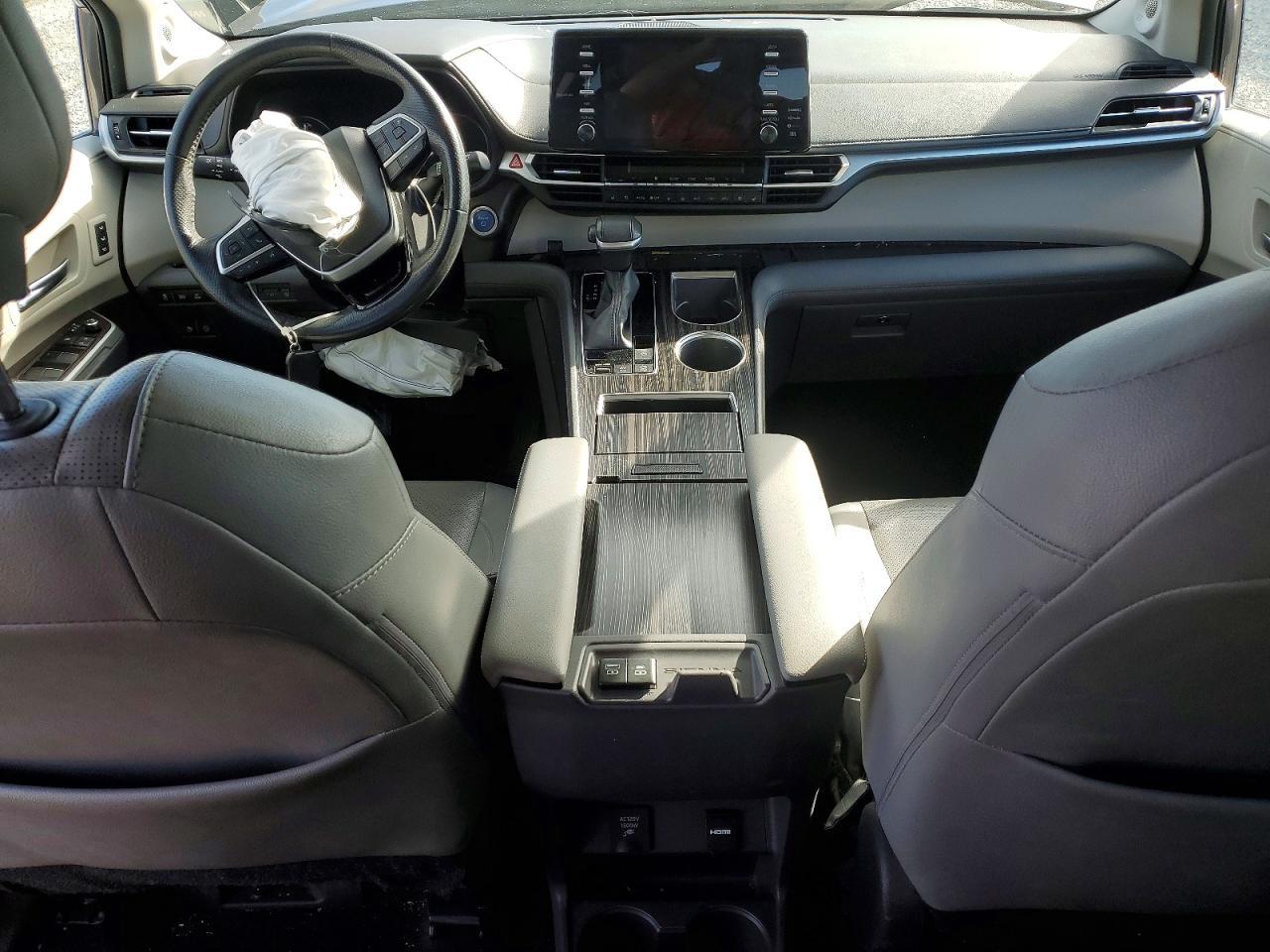 2022 Toyota Sienna Limited