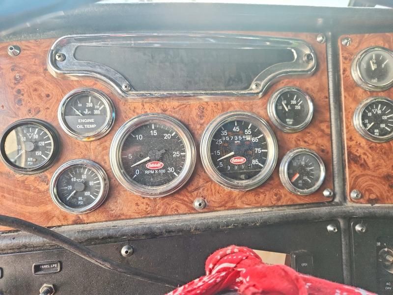 2004 Peterbilt Tractor 2004 Peterbilt 379 Semi Truck