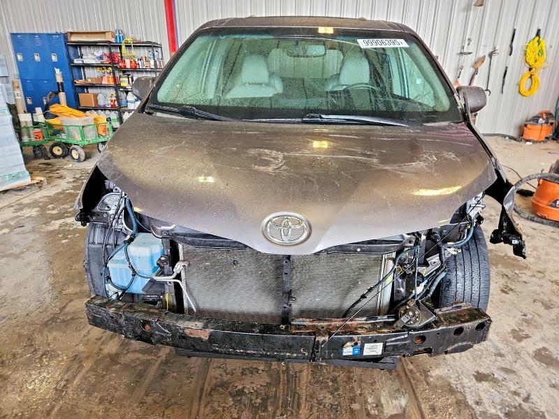 2016 Toyota Sienna xle 7 Passenger