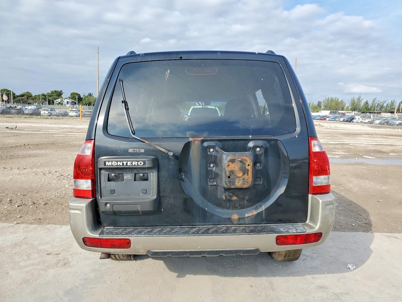 2003 Mitsubishi Montero xls