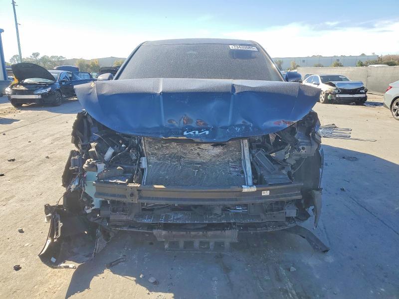 2022 KIA Carnival lx