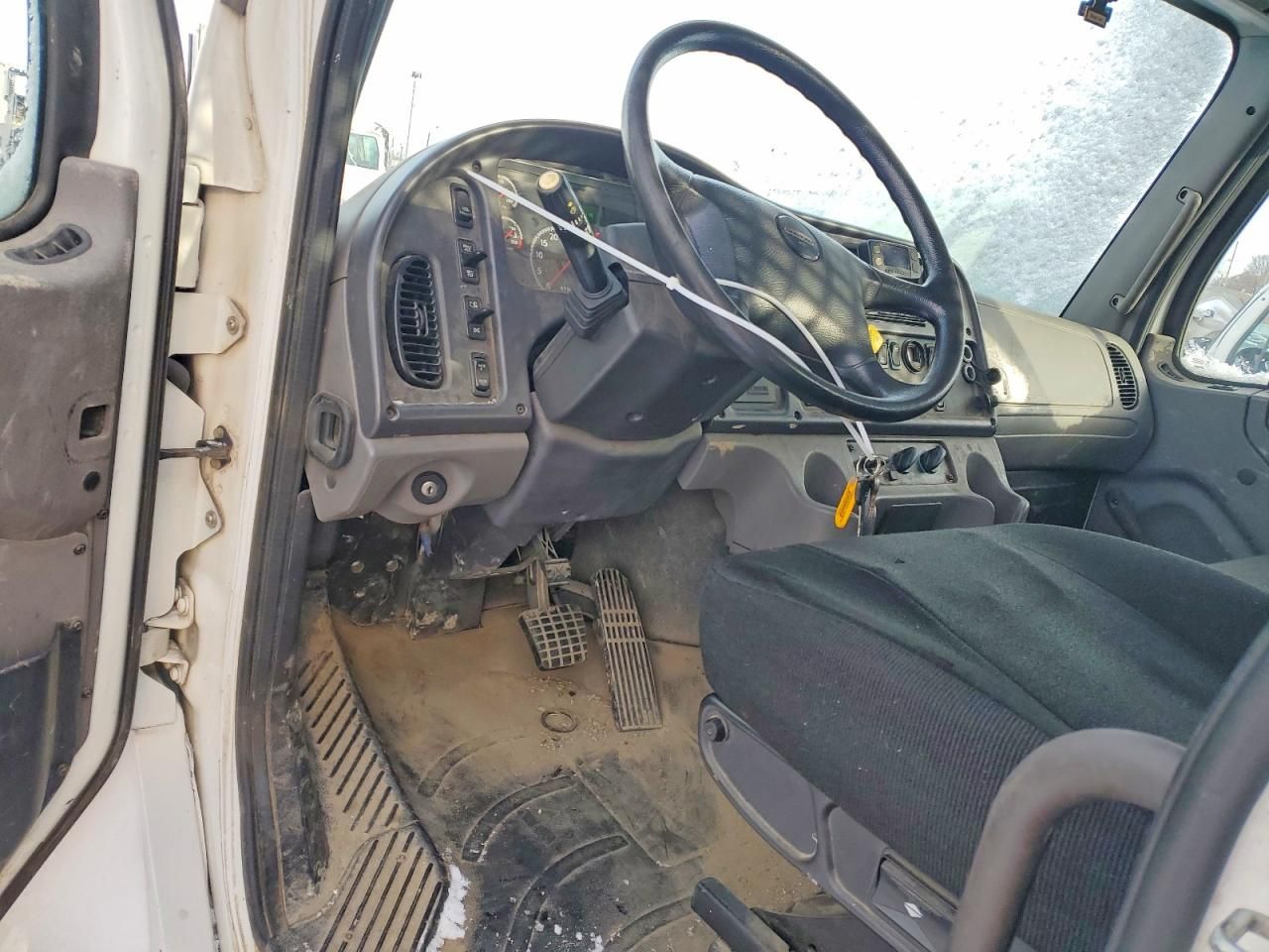 2017 Freightliner Business Class M2 Flatbed Truck