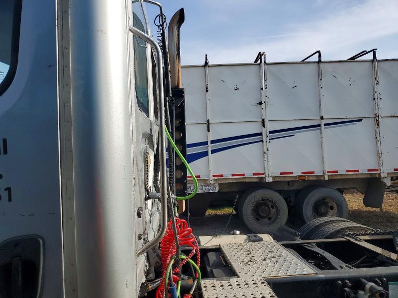 2012 Freigliner 2012 Freightliner Cascadia Semi Truck