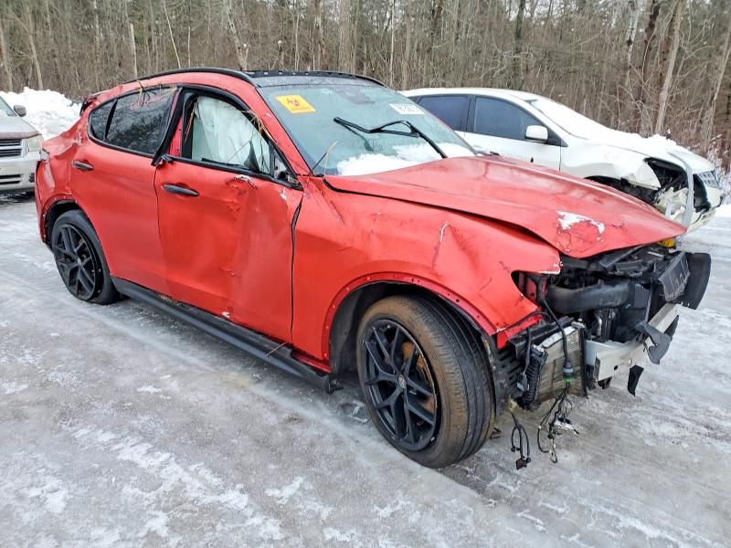 2018 Alfa Romeo Stelvio ti Sport