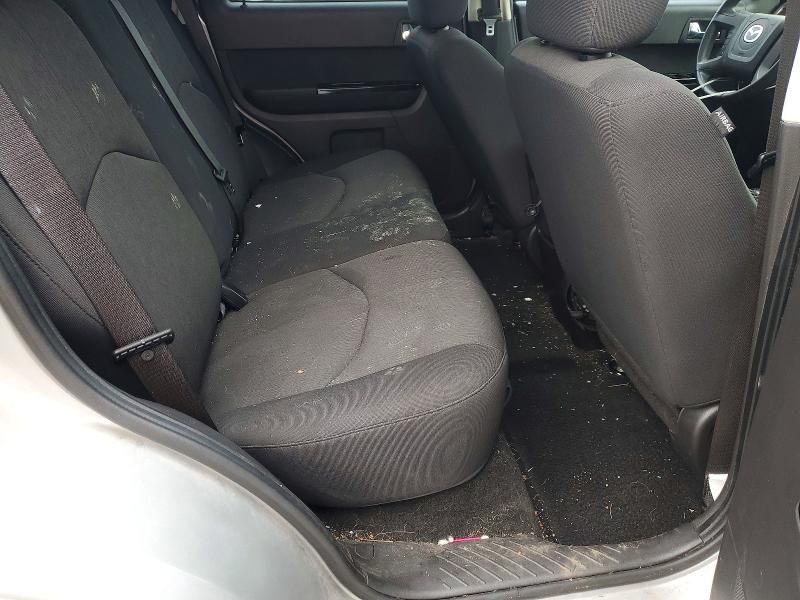 2009 Mazda Tribute s