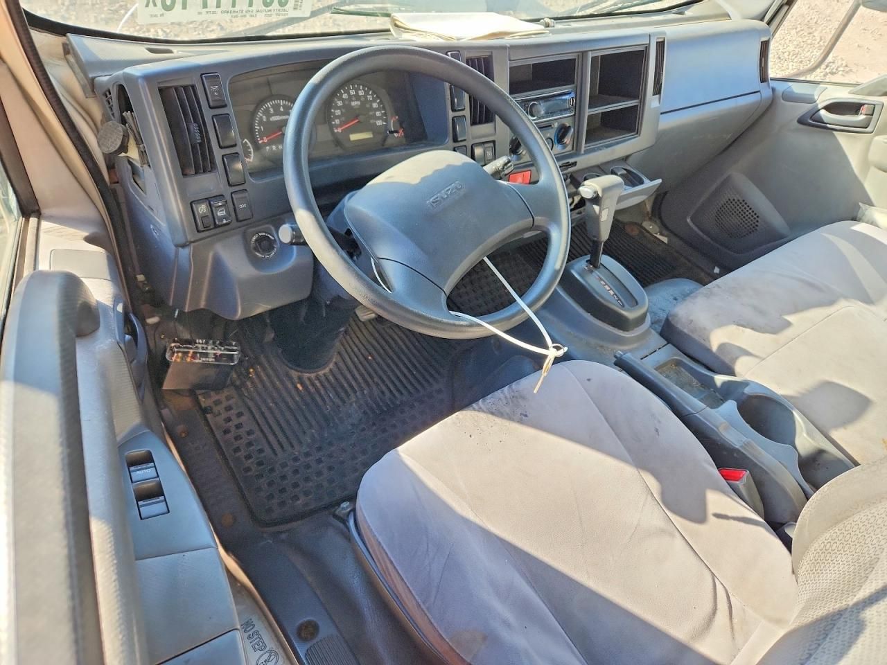 2016 Isuzu Npr box Truck