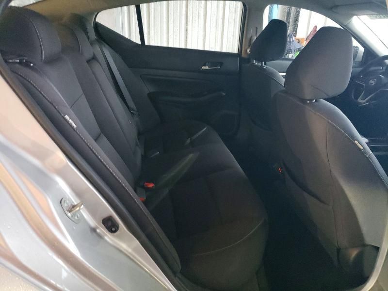 2021 Nissan Altima sv