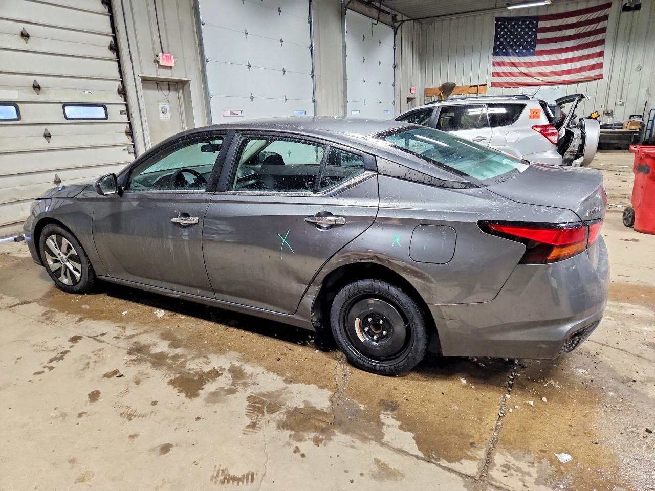 2023 Niss Altima s
