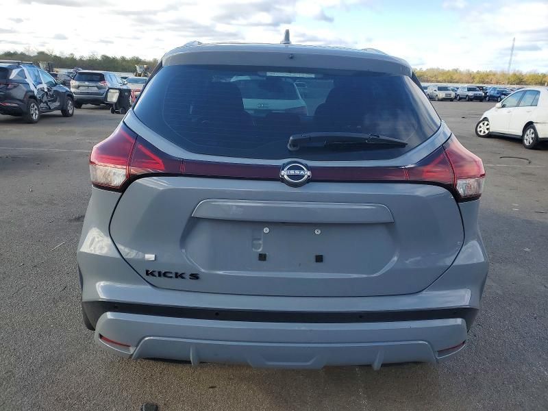2023 Nissan Kicks sv
