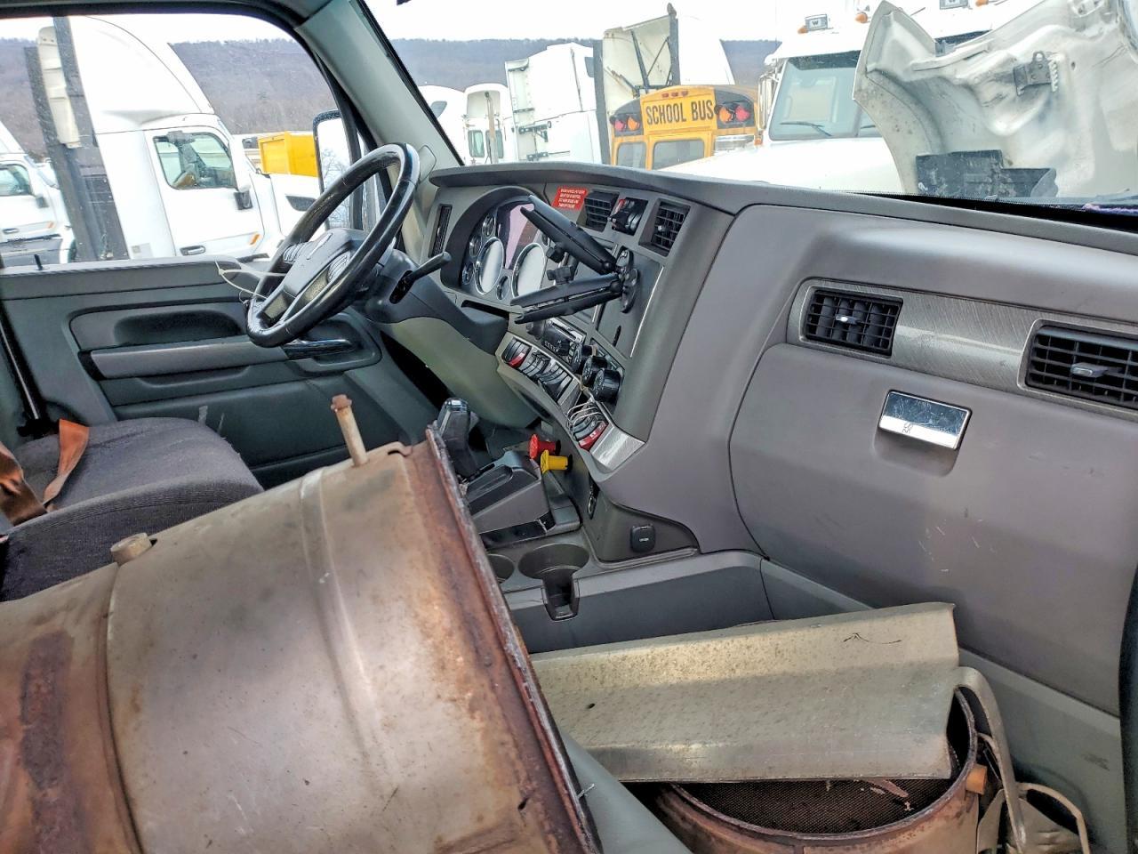 2016 Kenworth Construction T680