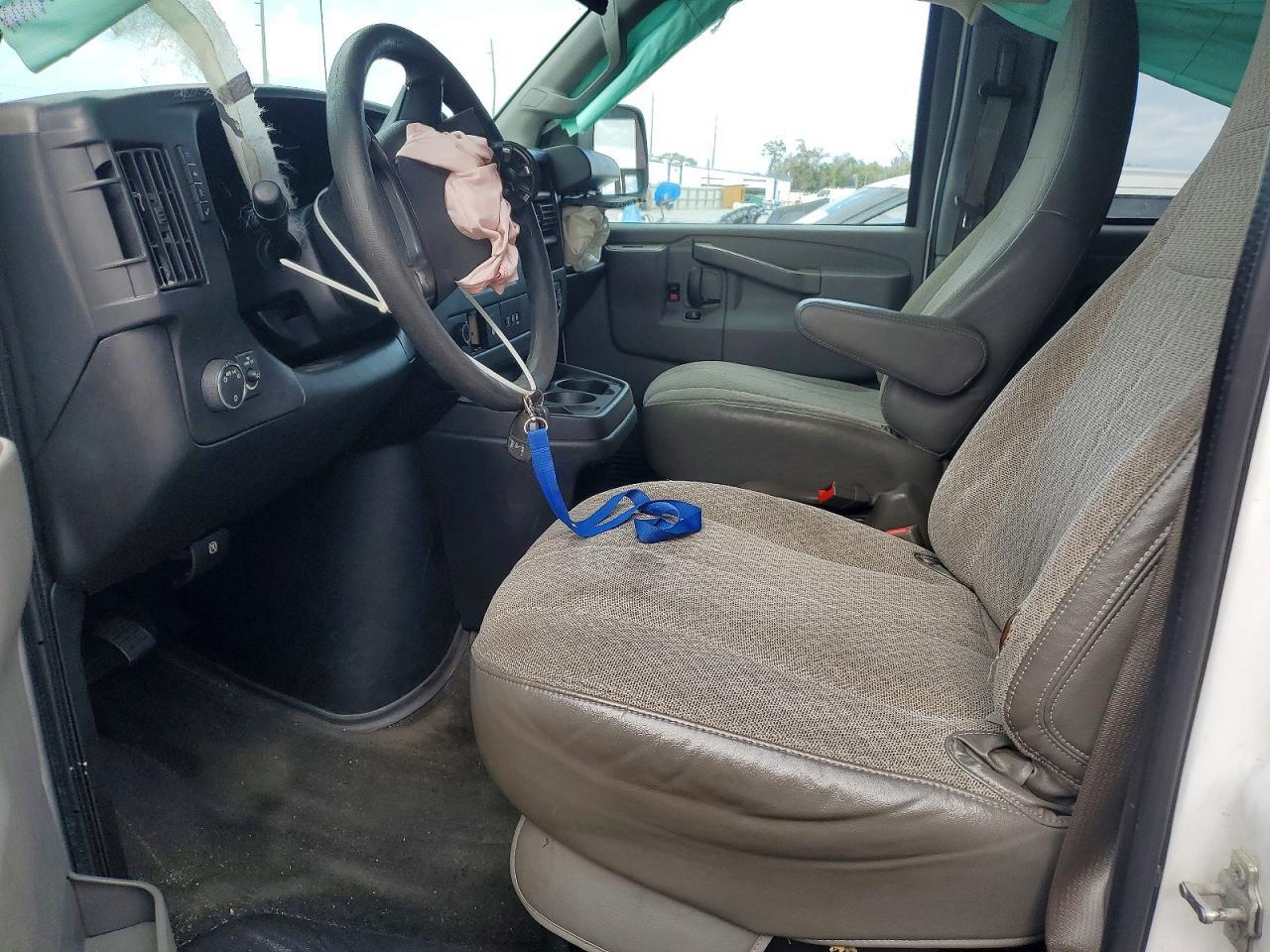 2016 Chev Express Passenger 35