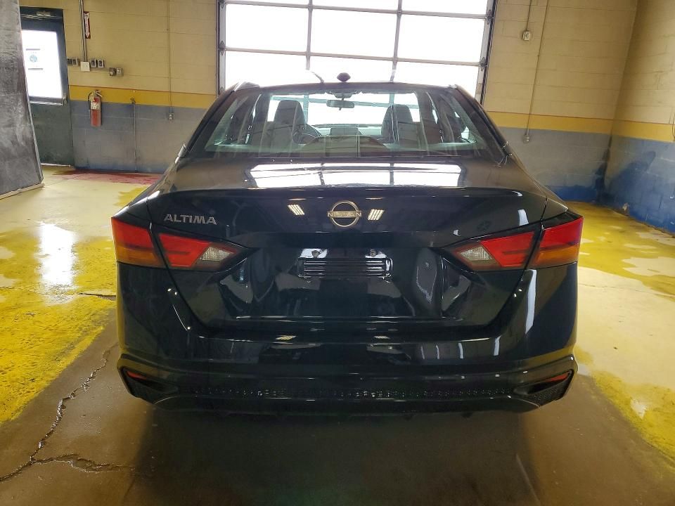 2025 Nissan Altima sv