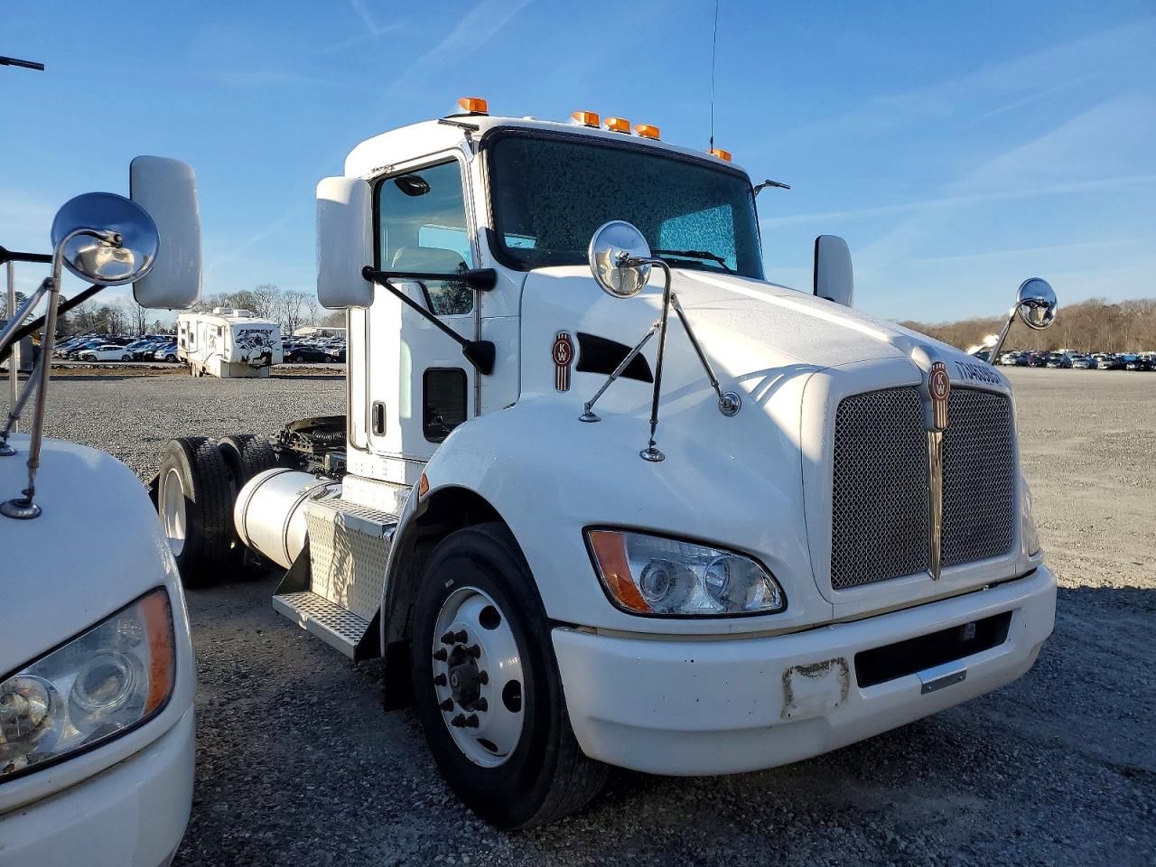 2017 Kenworth T370 Semi Truck