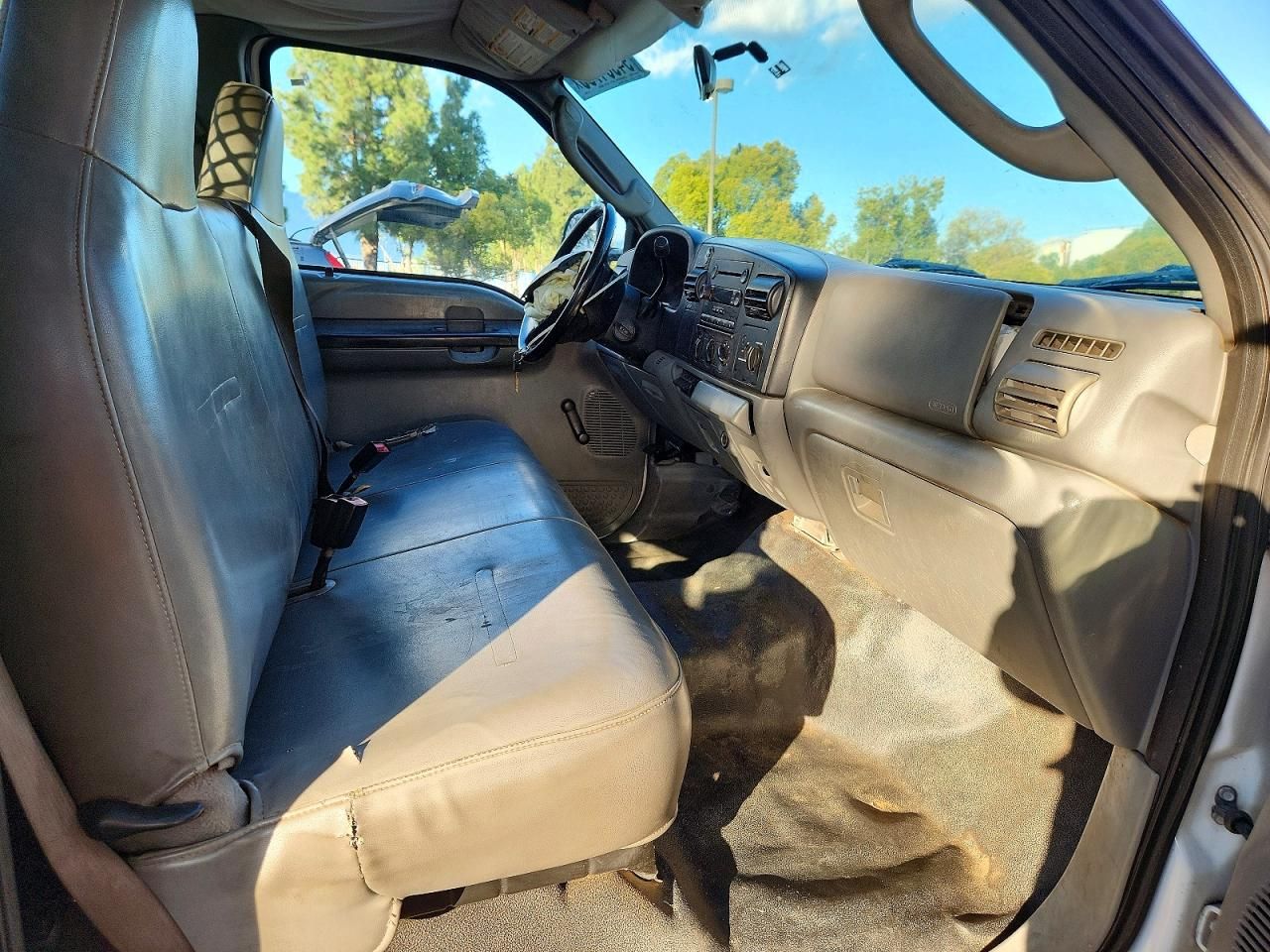 2006 Ford F350 Super Duty Flatbed Truck