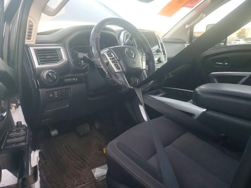 2021 Nissan Titan sv