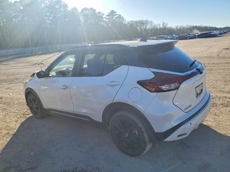 2022 Nissan Kicks sr