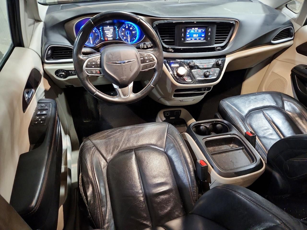 2017 Chrysler Pacifica Touring l
