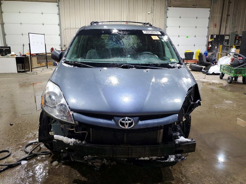 2006 Toyota Sienna xle 7 Passenger