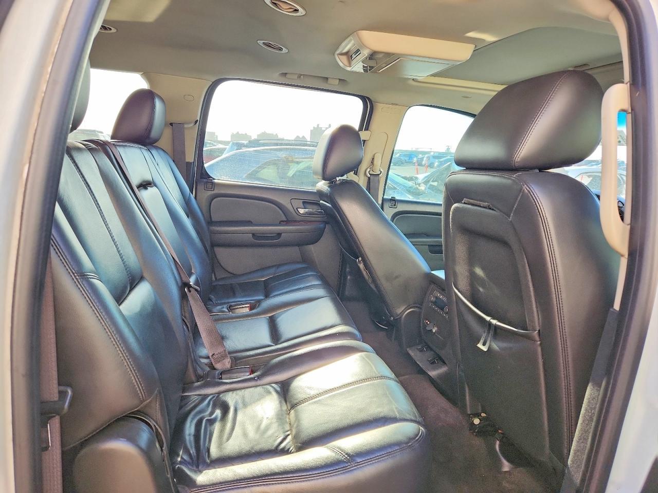 2011 Chevrolet Suburban K1500 lt