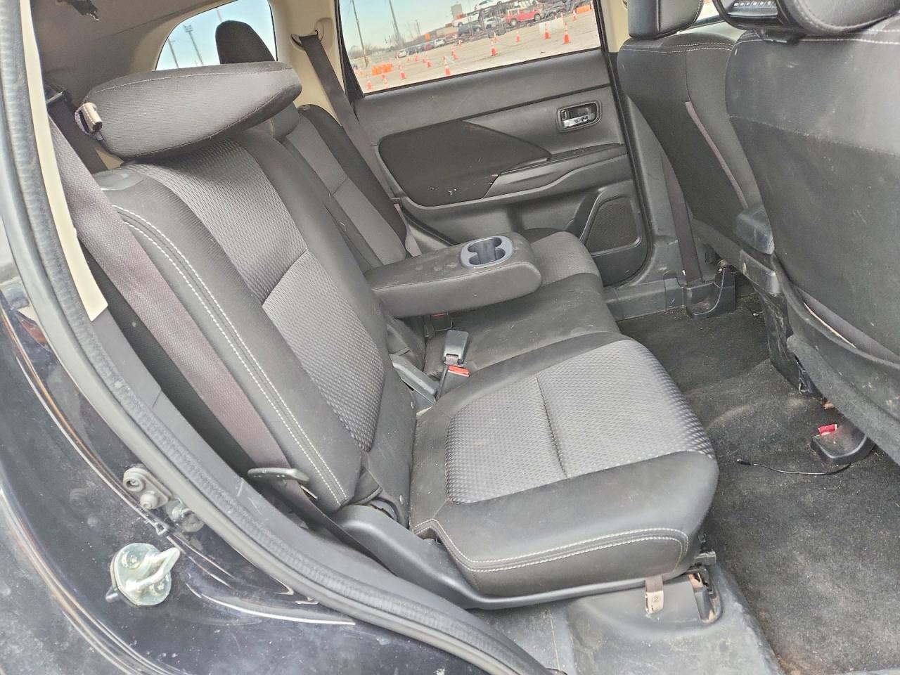 2017 Mitsubishi Outlander es