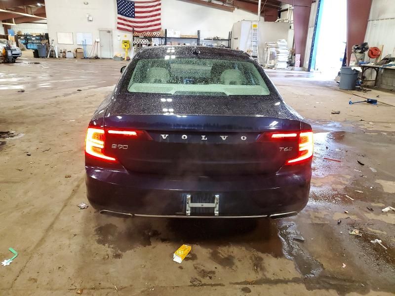 2017 Volvo S90 T6 Momentum