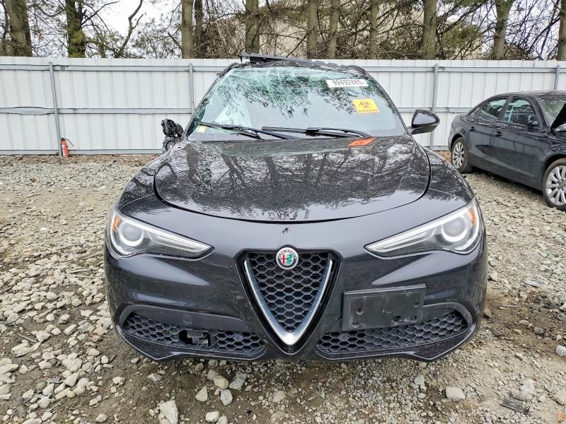 2018 Alfa Romeo Stelvio ti Sport