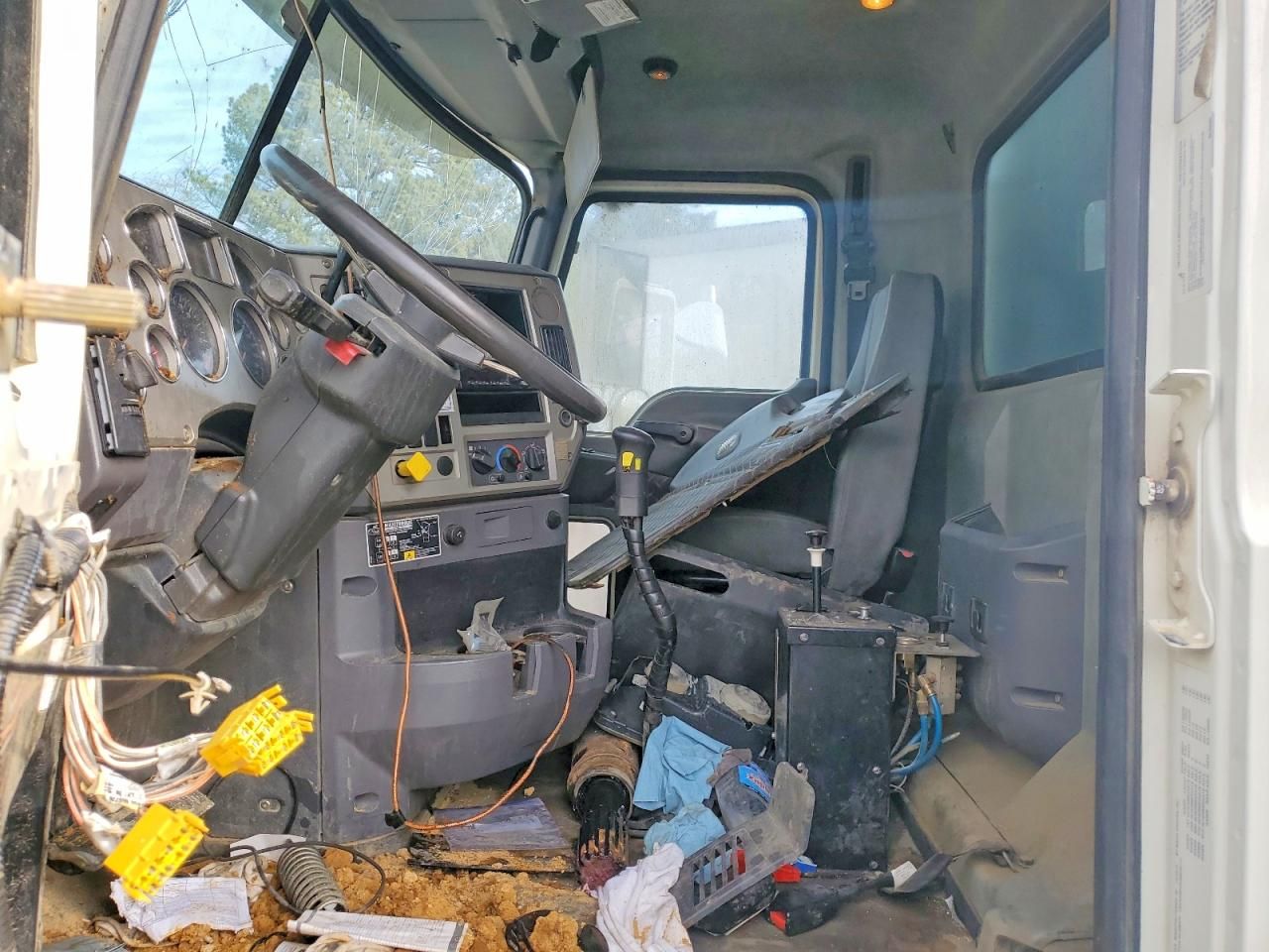 2016 Mack GU713 Dump Truck