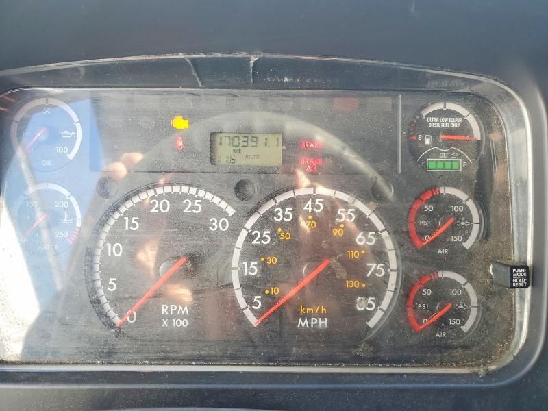 2015 Freightliner Business Class M2 box Truck