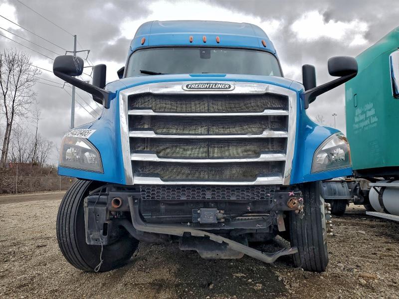 2019 Freigliner 2019 Freightliner Cascadia 126 Semi Truck