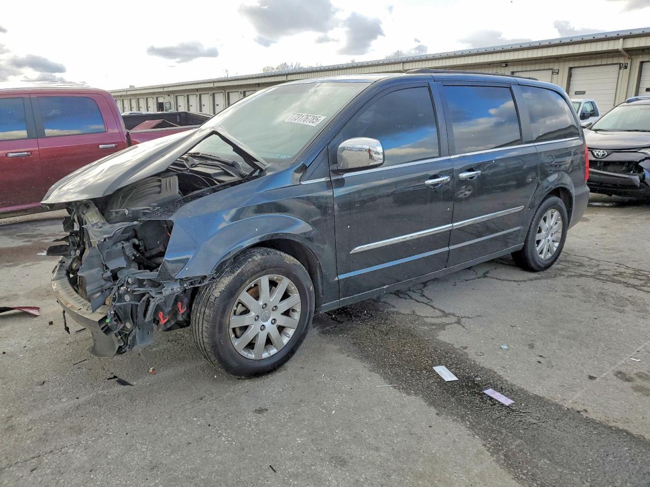 2012 Chrysler Town & Country Touring l