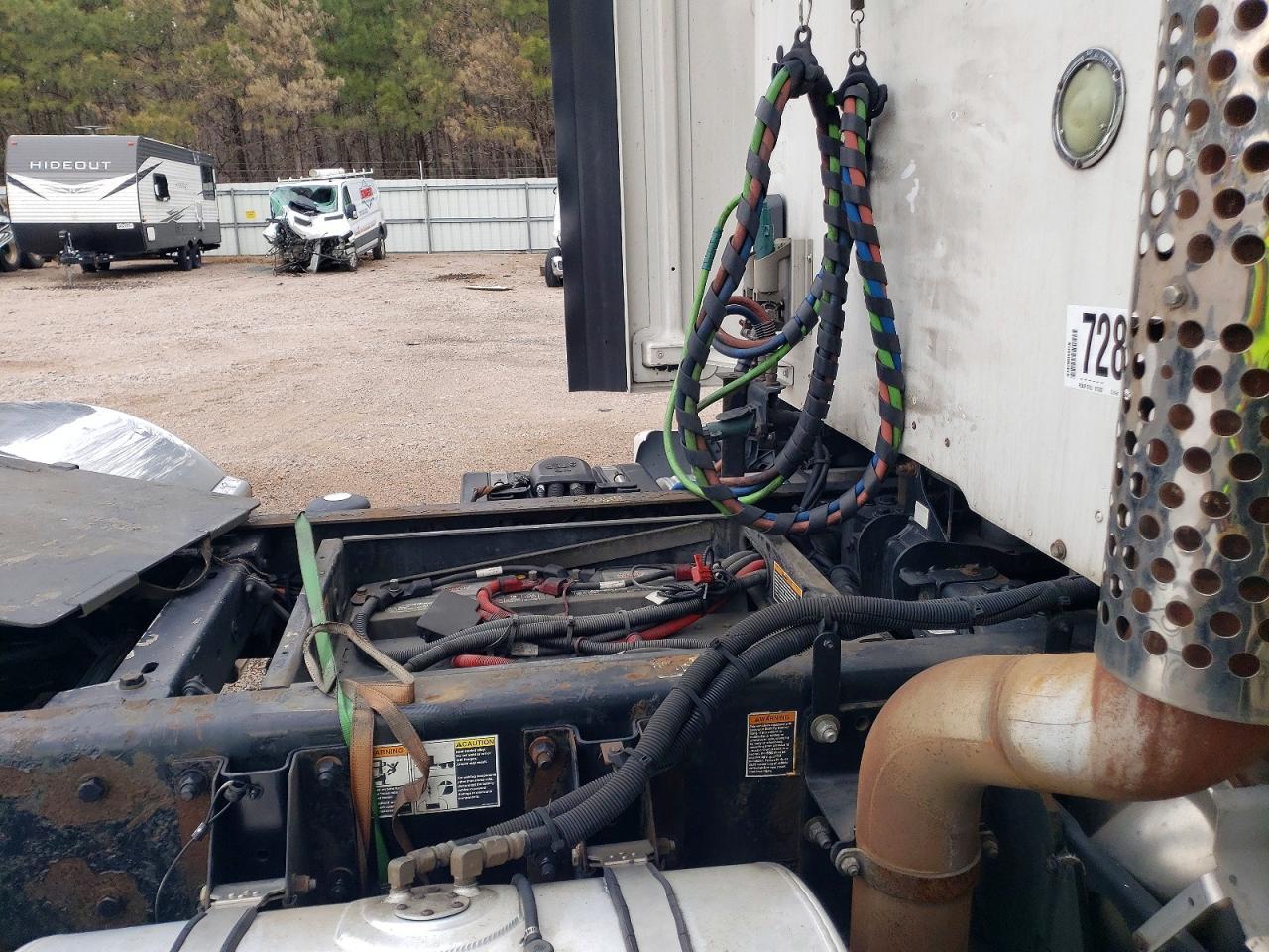 2014 Kenworth T680 Semi Truck