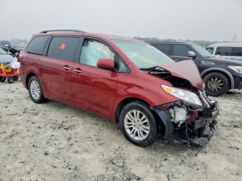 2017 Toyota Sienna xle