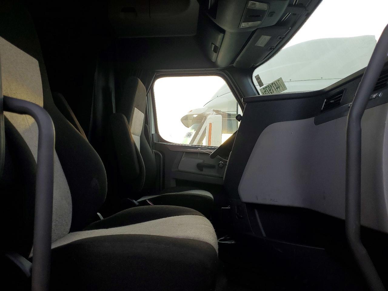 2020 Freightliner Cascadia 126 Semi Truck