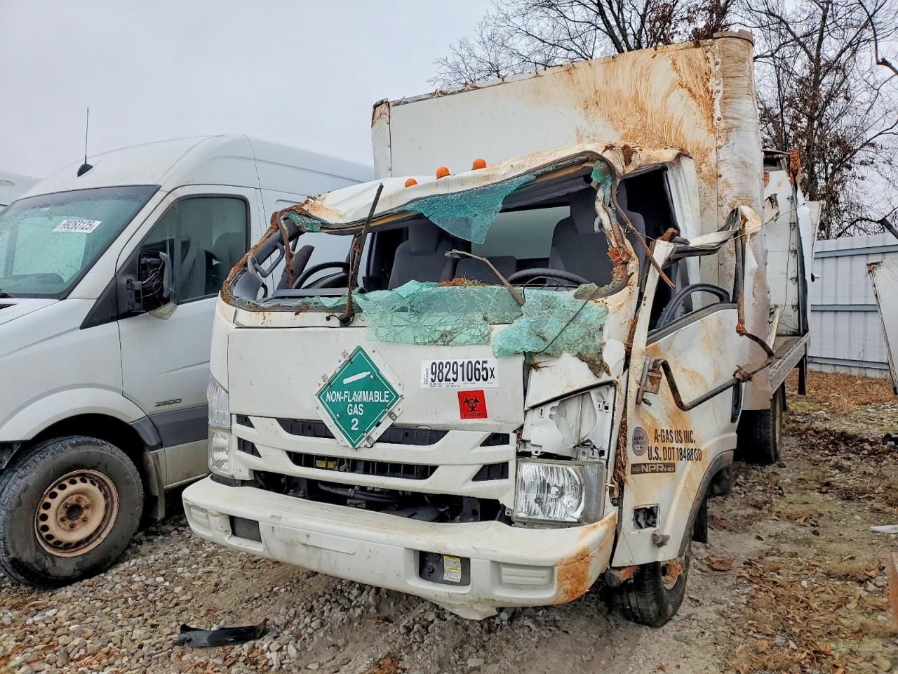 2017 Isuzu Npr hd box Truck