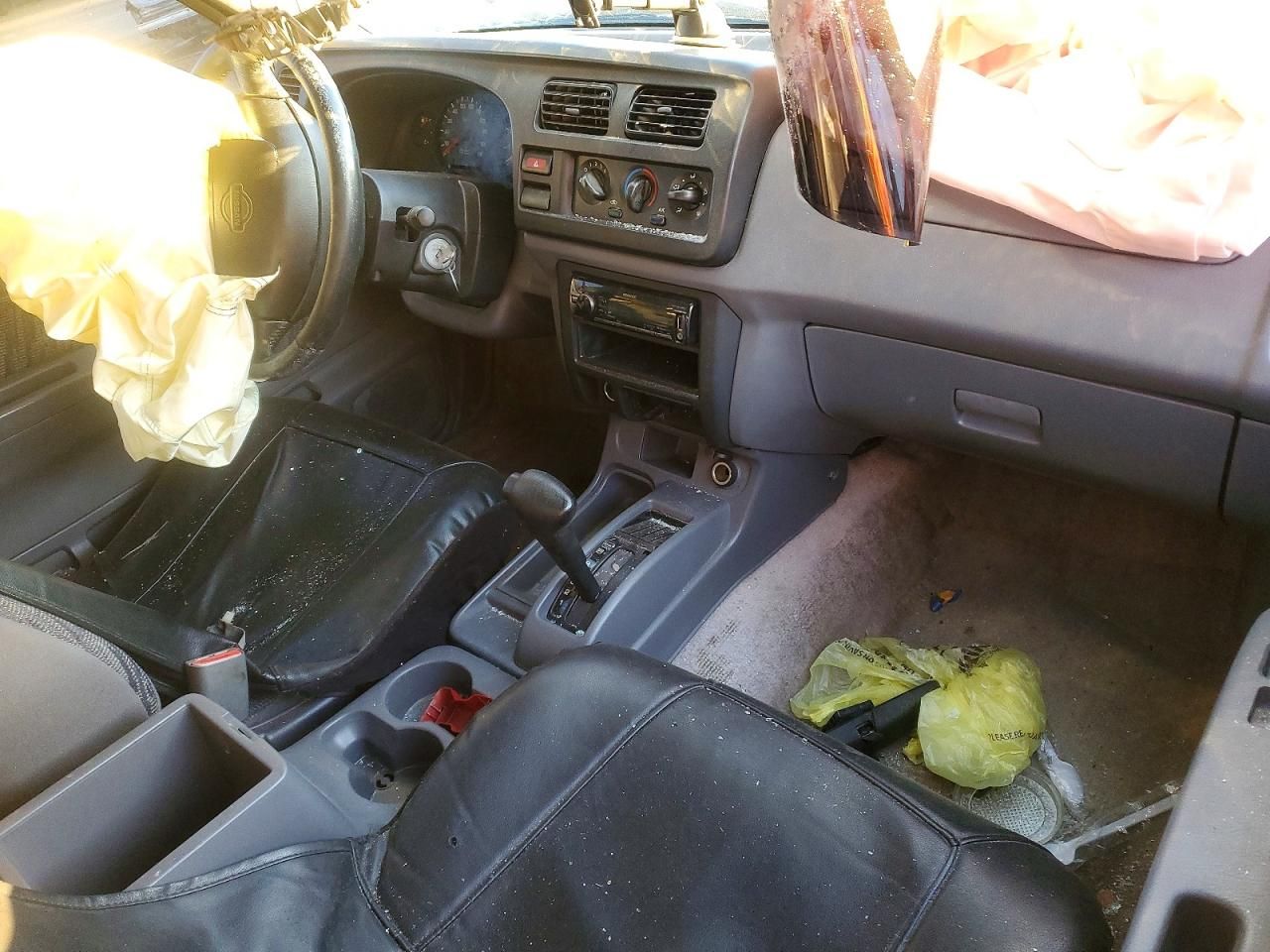 2000 Nissan Frontier Crew Cab XE