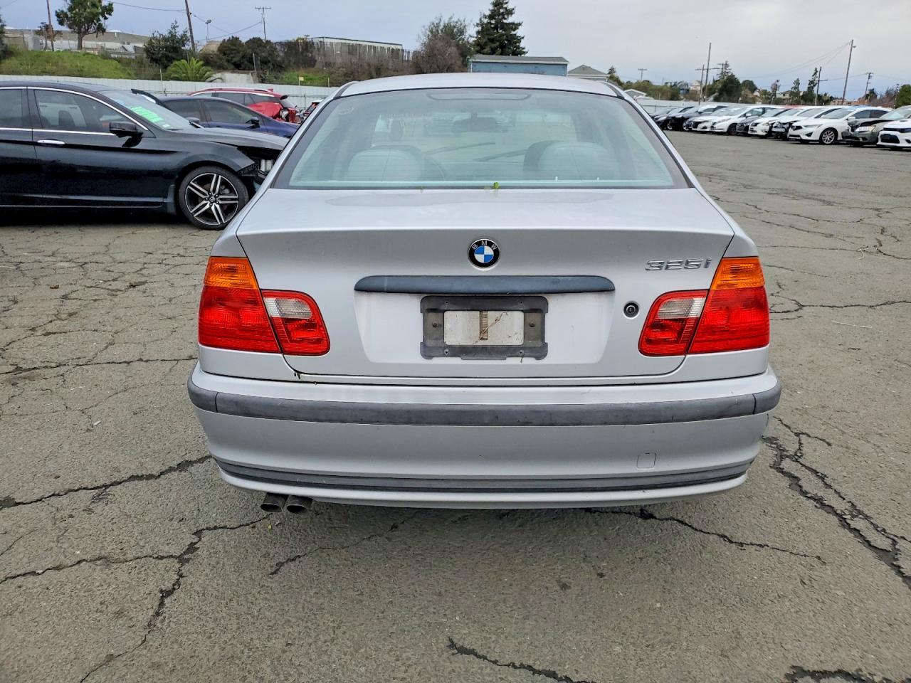 2001 BMW 325 i